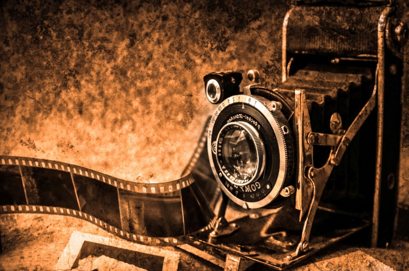 photographe-CLAVIERS-min_light-wood-night-camera-photography-vintage-1245236-pxhere.com